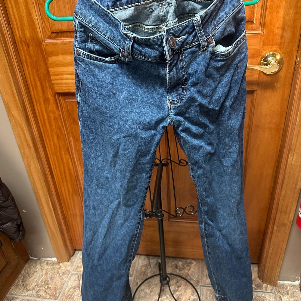 Wrangler Straight Leg Jeans in Classic Blue - Picture 6 of 9
